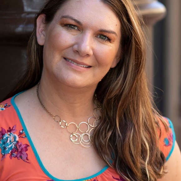 Meet your Posher, Ruth - Picture 1 of 2